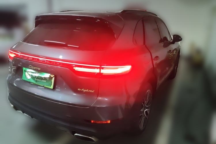 Used Porsche Cayenne E-Hybrid 2019 Cayenne E-Hybrid 2.0T Rear Right 45 Deg