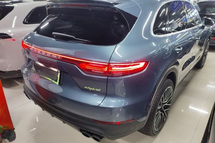 Used Porsche Cayenne E-Hybrid 2019 Cayenne E-Hybrid 2.0T Rear Right 45 Deg