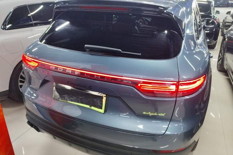 Used Porsche Cayenne E-Hybrid 2019 Cayenne E-Hybrid 2.0T Rear