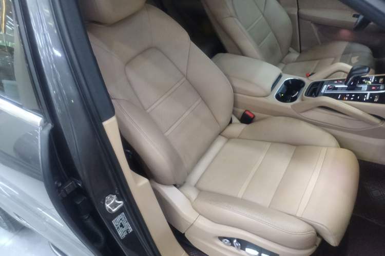 Used Porsche Cayenne E-Hybrid 2019 Cayenne E-Hybrid 2.0T Right Front Seat