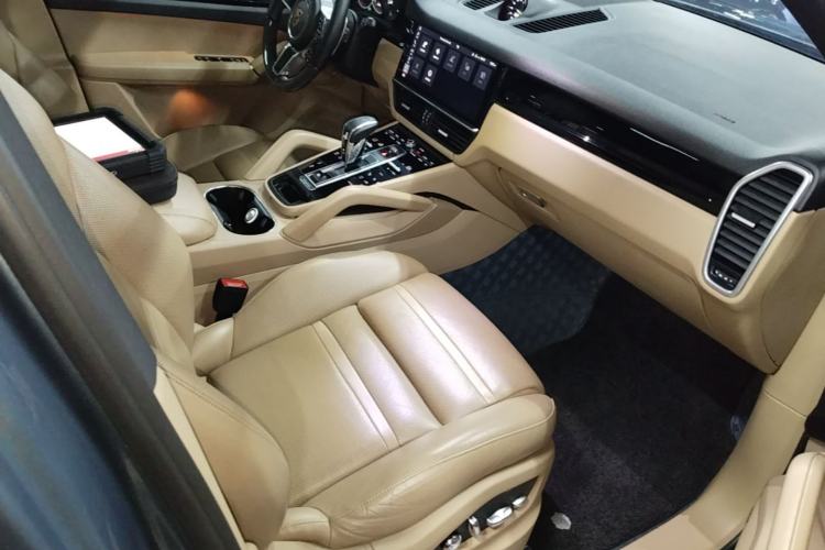 Used Porsche Cayenne E-Hybrid 2019 Cayenne E-Hybrid 2.0T Right Front Seat