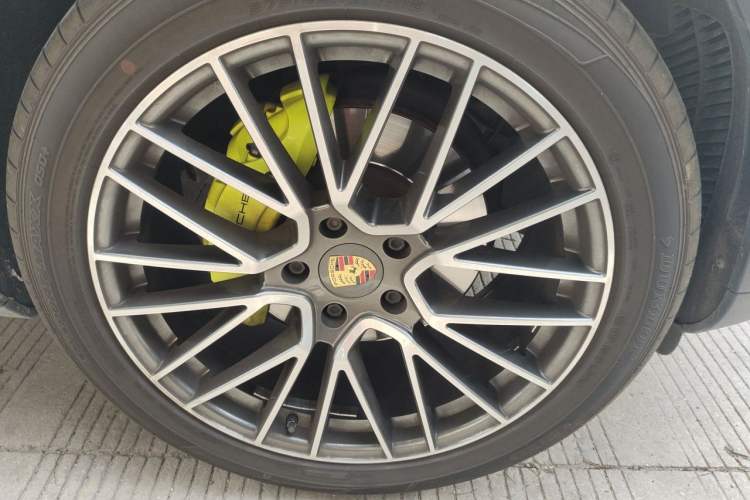 Used Porsche Cayenne E-Hybrid 2019 Cayenne E-Hybrid 2.0T Right Front Wheel Hub