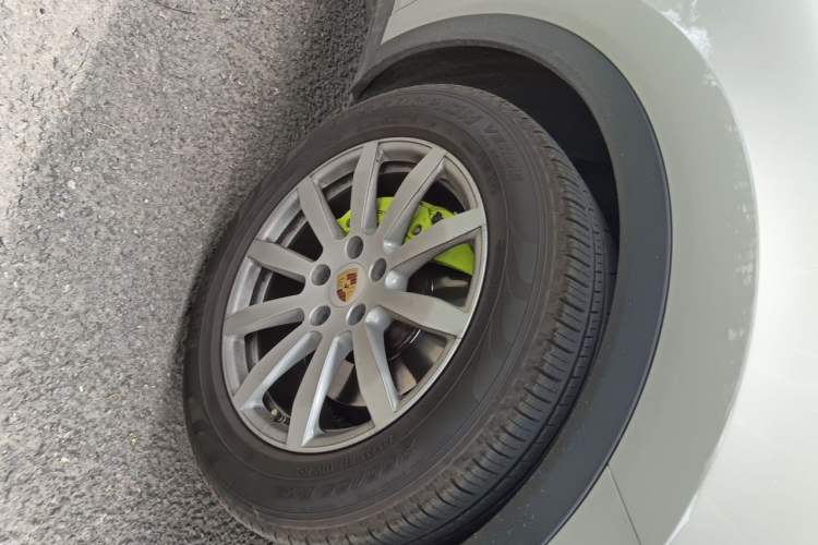 Used Porsche Cayenne E-Hybrid 2019 Cayenne E-Hybrid 2.0T Right Front Wheel Hub