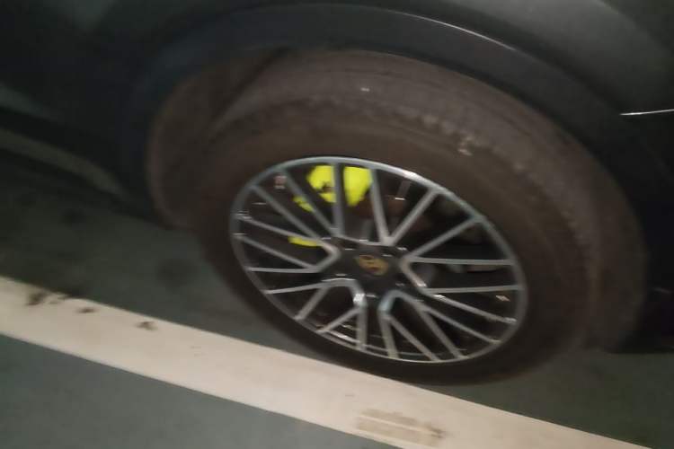 Used Porsche Cayenne E-Hybrid 2019 Cayenne E-Hybrid 2.0T Right Front Wheel Hub