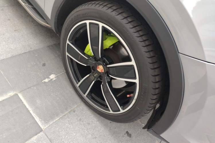 Used Porsche Cayenne E-Hybrid 2019 Cayenne E-Hybrid 2.0T Right Front Wheel Hub