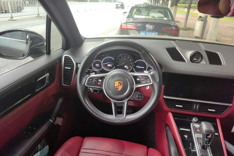 Used Porsche Cayenne E-Hybrid 2019 Cayenne E-Hybrid 2.0T Steering Wheel