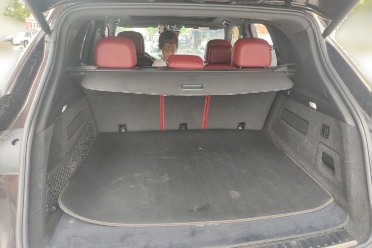 Used Porsche Cayenne E-Hybrid 2019 Cayenne E-Hybrid 2.0T Trunk