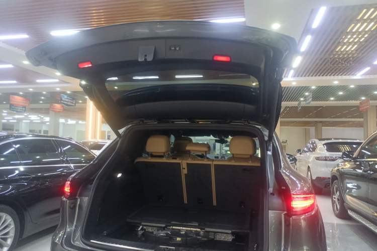 Used Porsche Cayenne E-Hybrid 2019 Cayenne E-Hybrid 2.0T Trunk