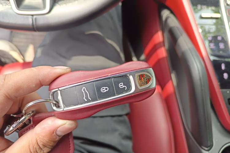 Used Porsche Cayenne E-Hybrid 2019 Cayenne E-Hybrid 2.0T Vehicle Key