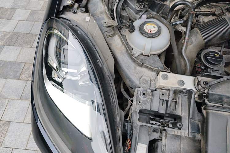 Used Porsche Cayenne E-Hybrid 2019 Cayenne E-Hybrid 2.0T Engine Bay Right
