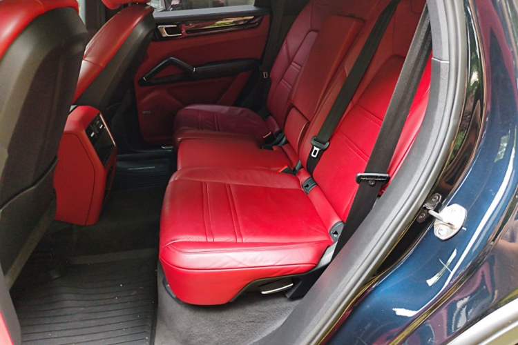 Used Porsche Cayenne E-Hybrid 2019 Cayenne E-Hybrid 2.0T Left Rear Seat