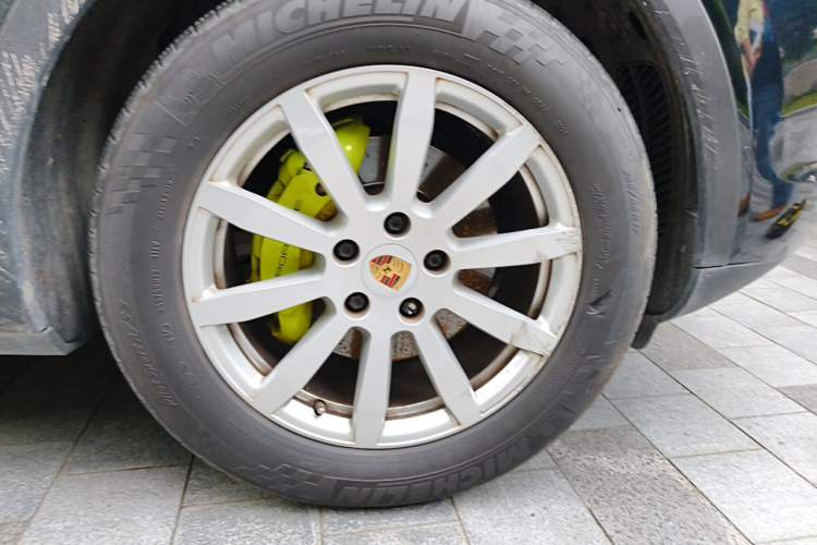 Used Porsche Cayenne E-Hybrid 2019 Cayenne E-Hybrid 2.0T Right Front Wheel Hub