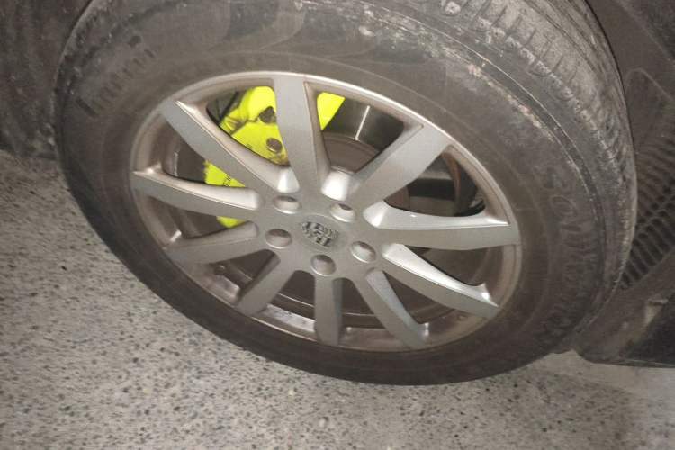 Used Porsche Cayenne E-Hybrid 2019 Cayenne E-Hybrid 2.0T Right Front Wheel Hub