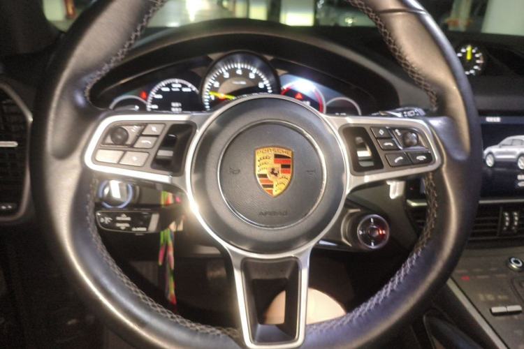 Used Porsche Cayenne E-Hybrid 2019 Cayenne E-Hybrid 2.0T Steering Wheel
