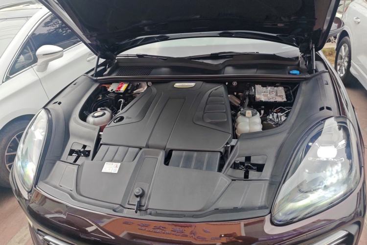 Used Porsche Cayenne E-Hybrid 2019 Cayenne E-Hybrid 2.0T Engine Bay