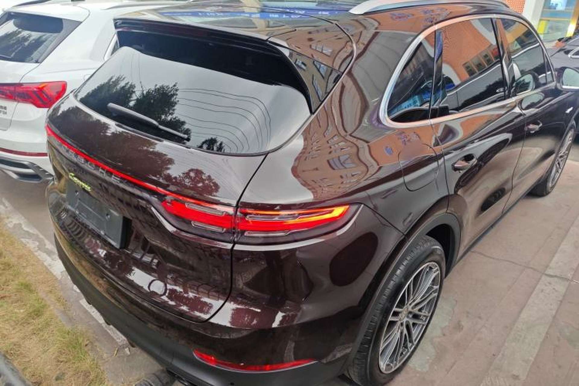 Used Porsche Cayenne E-Hybrid 2019 Cayenne E-Hybrid 2.0T Exterior 5