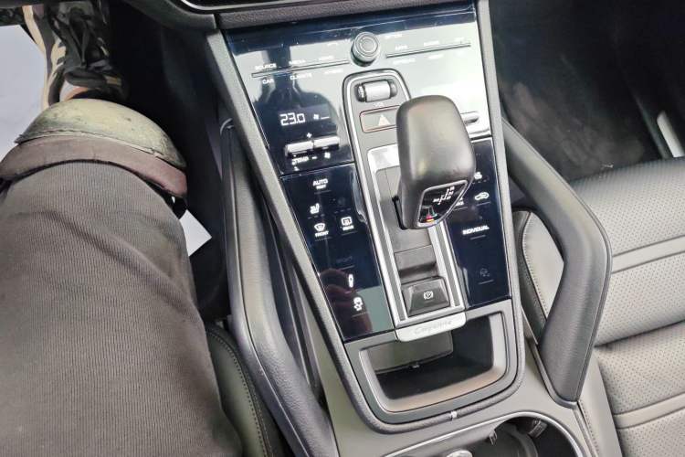 Used Porsche Cayenne E-Hybrid 2019 Cayenne E-Hybrid 2.0T Gear Lever