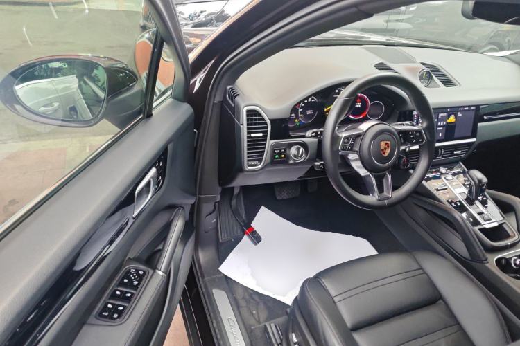 Used Porsche Cayenne E-Hybrid 2019 Cayenne E-Hybrid 2.0T Interior 3