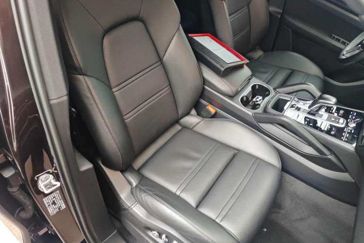Used Porsche Cayenne E-Hybrid 2019 Cayenne E-Hybrid 2.0T Right Front Seat