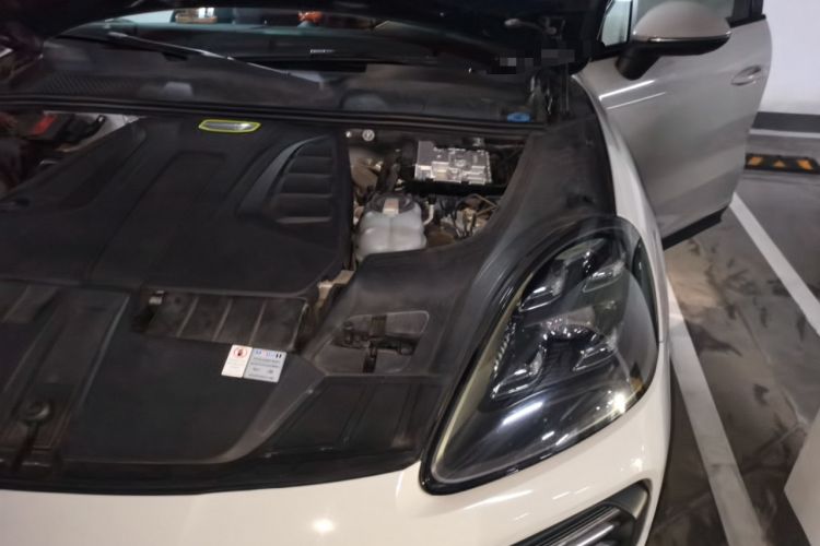 Used Porsche Cayenne E-Hybrid 2019 Cayenne E-Hybrid 2.0T Engine Bay Left