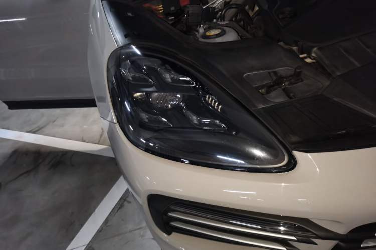 Used Porsche Cayenne E-Hybrid 2019 Cayenne E-Hybrid 2.0T Right Front Headlight