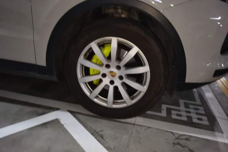 Used Porsche Cayenne E-Hybrid 2019 Cayenne E-Hybrid 2.0T Right Front Wheel Hub