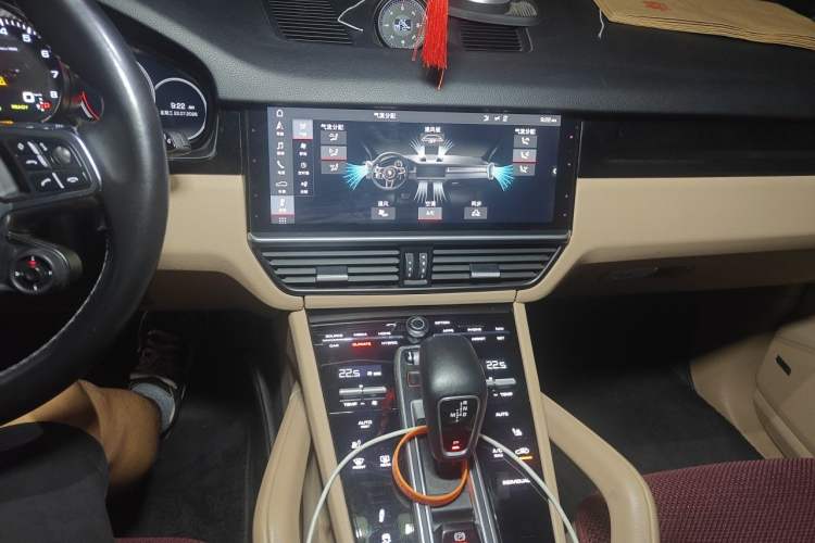 Used Porsche Cayenne E-Hybrid 2019 Cayenne E-Hybrid 2.0T Audio And AC Panel