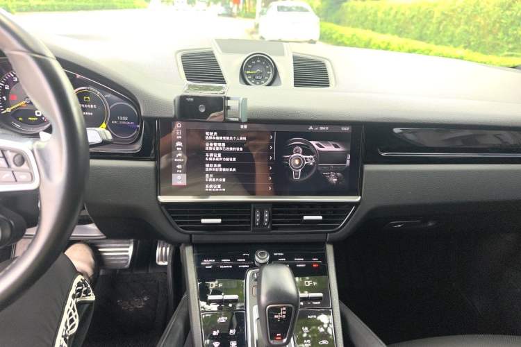 Used Porsche Cayenne E-Hybrid 2019 Cayenne E-Hybrid 2.0T Audio And AC Panel