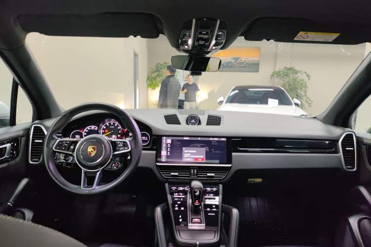 Used Porsche Cayenne E-Hybrid 2019 Cayenne E-Hybrid 2.0T Center Console