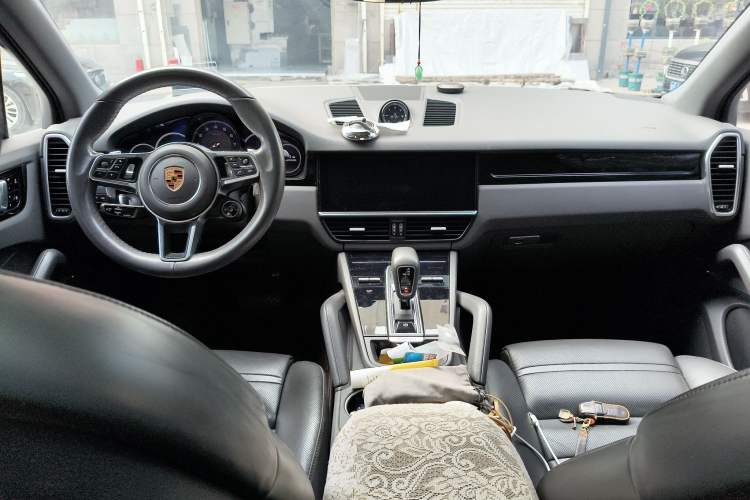 Used Porsche Cayenne E-Hybrid 2019 Cayenne E-Hybrid 2.0T Center Console
