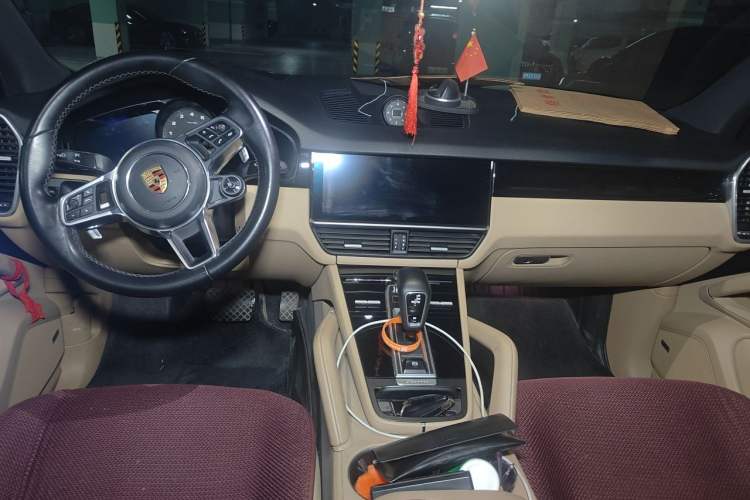 Used Porsche Cayenne E-Hybrid 2019 Cayenne E-Hybrid 2.0T Center Console
