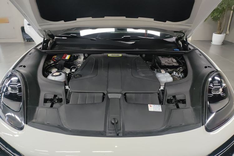 Used Porsche Cayenne E-Hybrid 2019 Cayenne E-Hybrid 2.0T Engine Bay