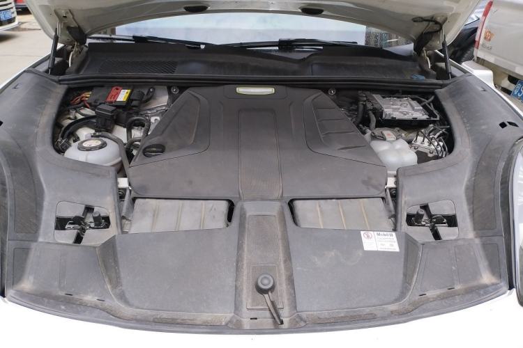 Used Porsche Cayenne E-Hybrid 2019 Cayenne E-Hybrid 2.0T Engine Bay