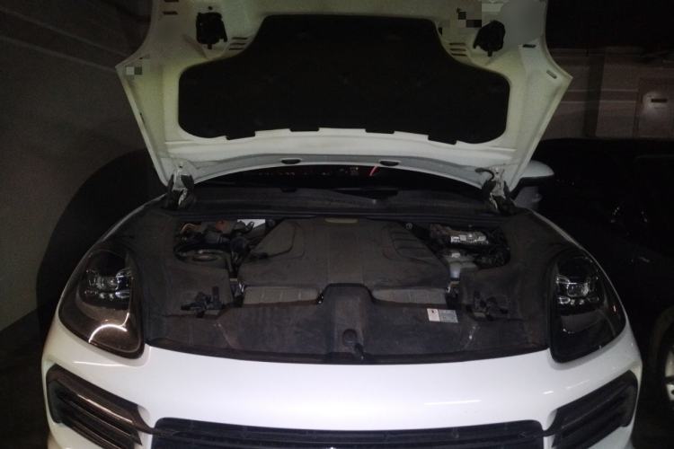 Used Porsche Cayenne E-Hybrid 2019 Cayenne E-Hybrid 2.0T Engine Bay