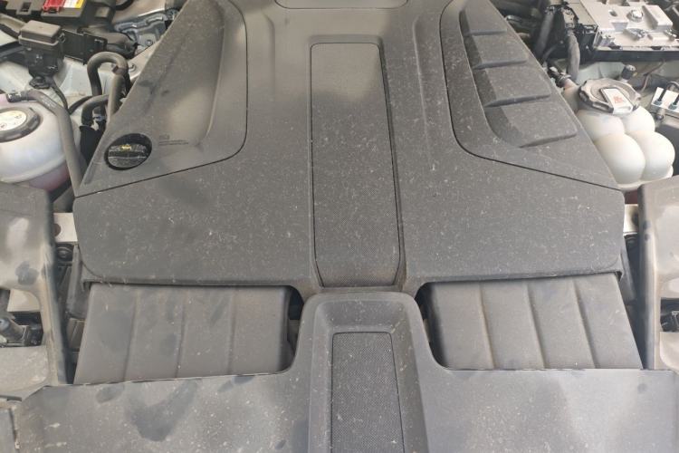 Used Porsche Cayenne E-Hybrid 2019 Cayenne E-Hybrid 2.0T Engine Bay