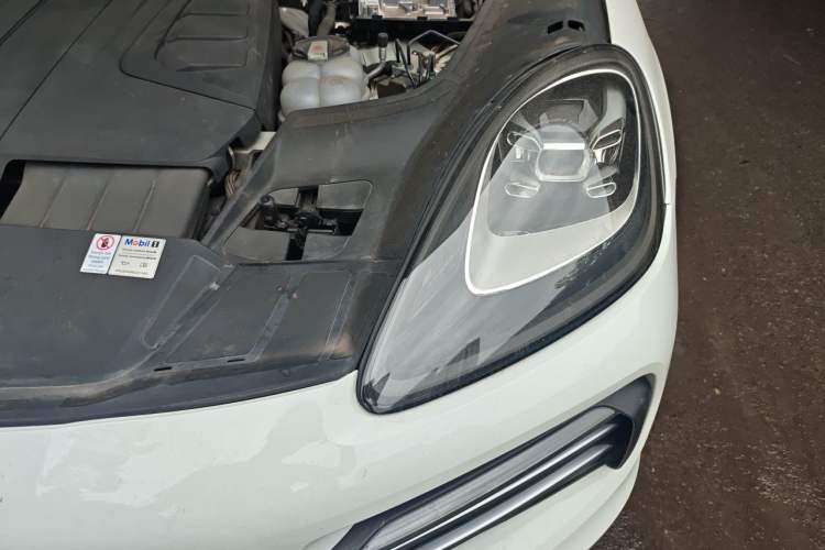 Used Porsche Cayenne E-Hybrid 2019 Cayenne E-Hybrid 2.0T Engine Bay Left