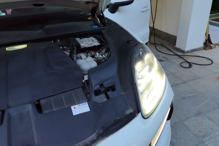 Used Porsche Cayenne E-Hybrid 2019 Cayenne E-Hybrid 2.0T Engine Bay Left