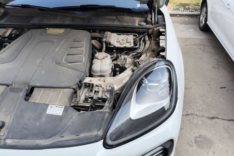 Used Porsche Cayenne E-Hybrid 2019 Cayenne E-Hybrid 2.0T Engine Bay Left
