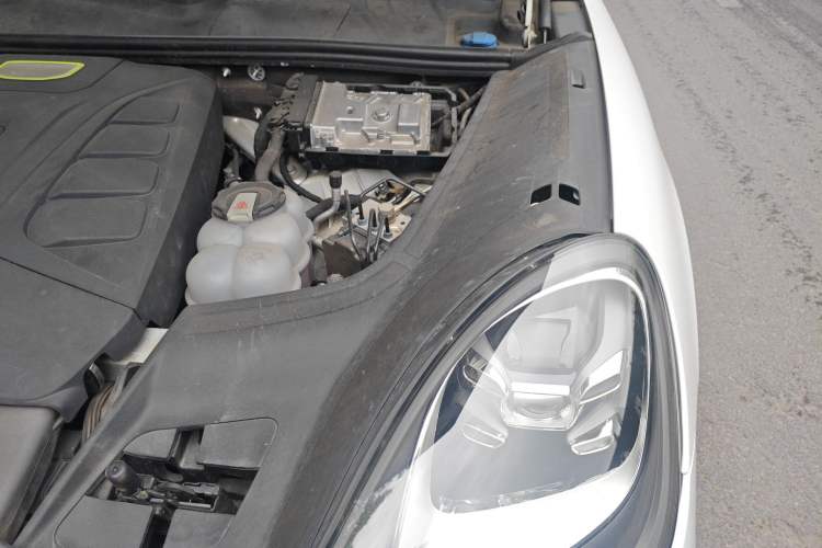 Used Porsche Cayenne E-Hybrid 2019 Cayenne E-Hybrid 2.0T Engine Bay Left