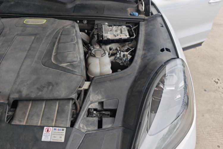 Used Porsche Cayenne E-Hybrid 2019 Cayenne E-Hybrid 2.0T Engine Bay Left