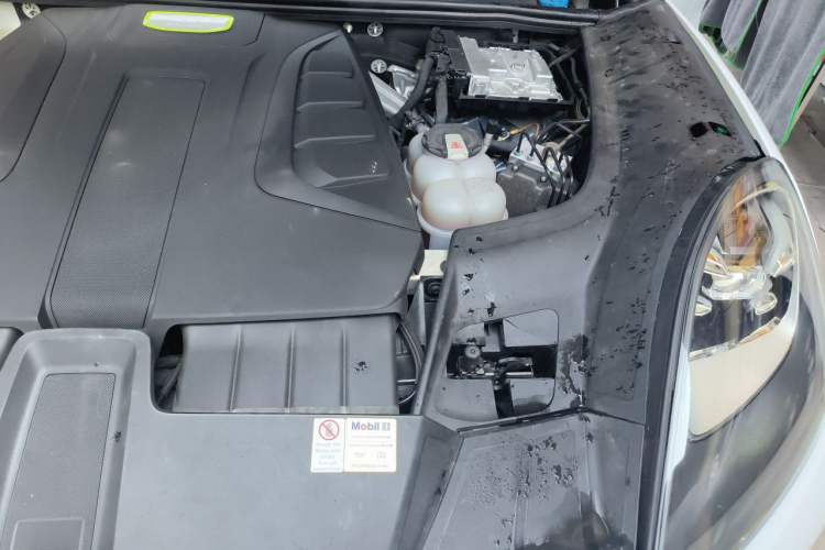 Used Porsche Cayenne E-Hybrid 2019 Cayenne E-Hybrid 2.0T Engine Bay Left