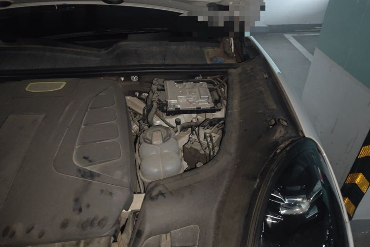 Used Porsche Cayenne E-Hybrid 2019 Cayenne E-Hybrid 2.0T Engine Bay Left