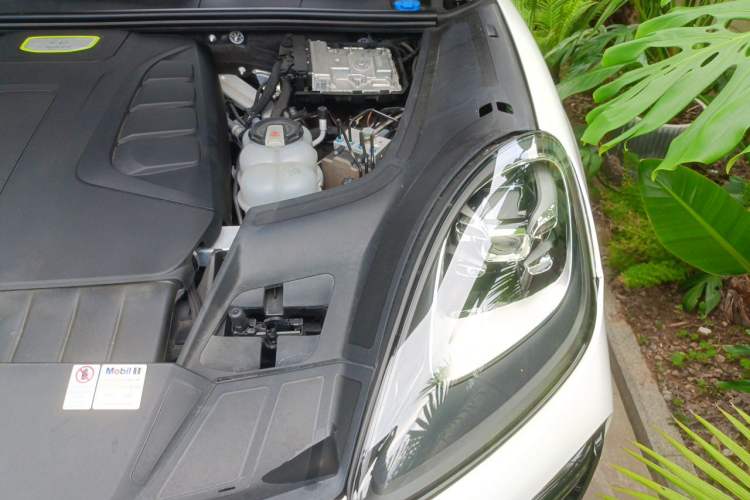 Used Porsche Cayenne E-Hybrid 2019 Cayenne E-Hybrid 2.0T Engine Bay Left