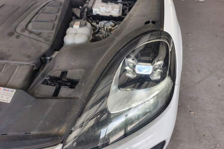 Used Porsche Cayenne E-Hybrid 2019 Cayenne E-Hybrid 2.0T Engine Bay Left