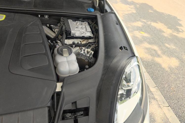 Used Porsche Cayenne E-Hybrid 2019 Cayenne E-Hybrid 2.0T Engine Bay Left