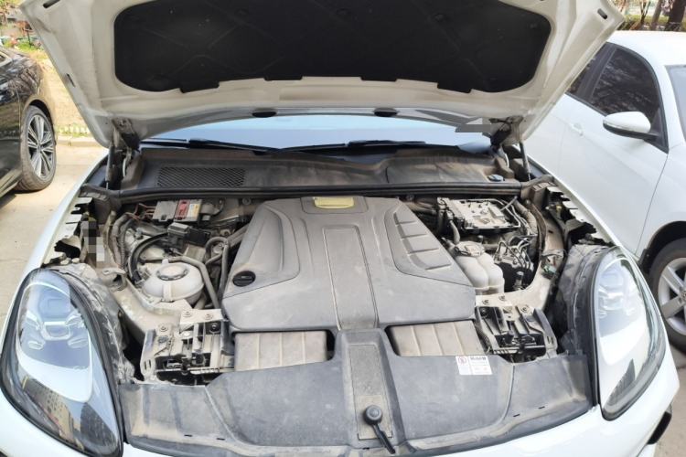 Used Porsche Cayenne E-Hybrid 2019 Cayenne E-Hybrid 2.0T Engine Bay