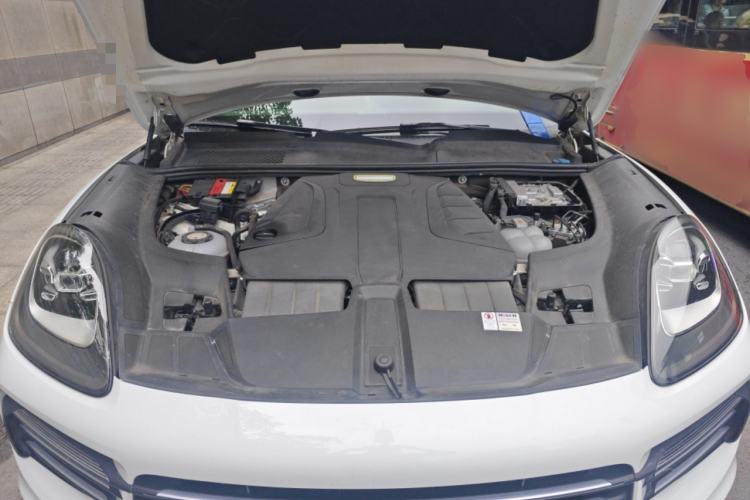 Used Porsche Cayenne E-Hybrid 2019 Cayenne E-Hybrid 2.0T Engine Bay