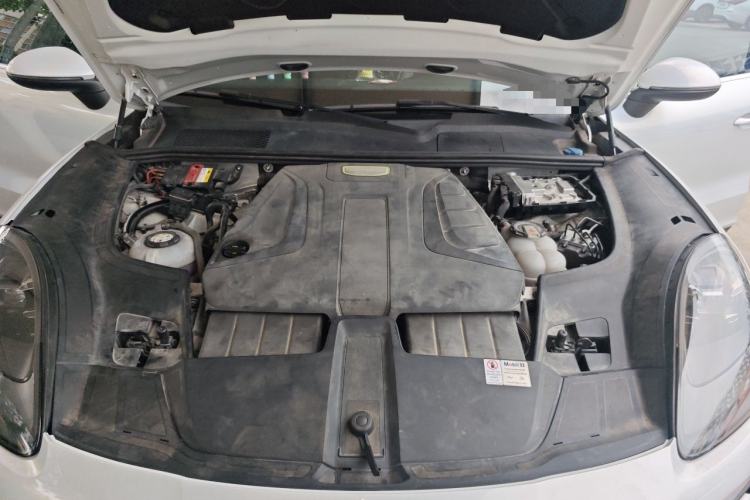 Used Porsche Cayenne E-Hybrid 2019 Cayenne E-Hybrid 2.0T Engine Bay