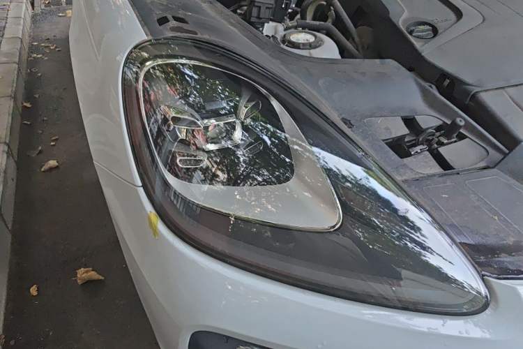 Used Porsche Cayenne E-Hybrid 2019 Cayenne E-Hybrid 2.0T Engine Bay Right