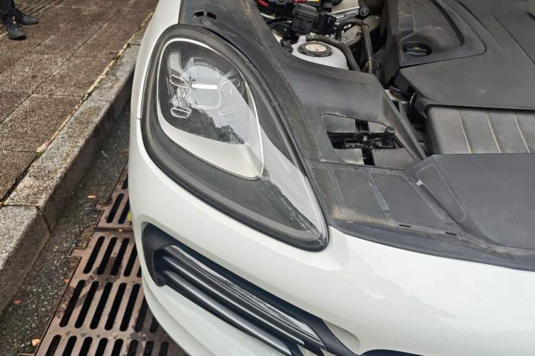 Used Porsche Cayenne E-Hybrid 2019 Cayenne E-Hybrid 2.0T Engine Bay Right